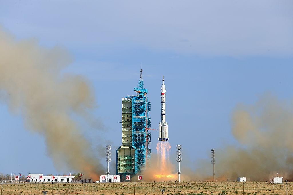 Космічний екіпаж КНР вирушив до станції Тяньгун