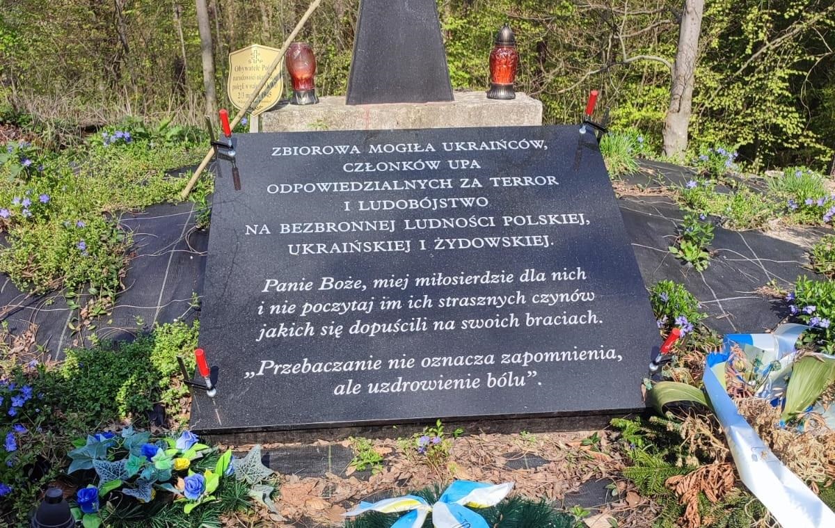 Польщі на могилі воїнів УПА встановили провокативну табличку