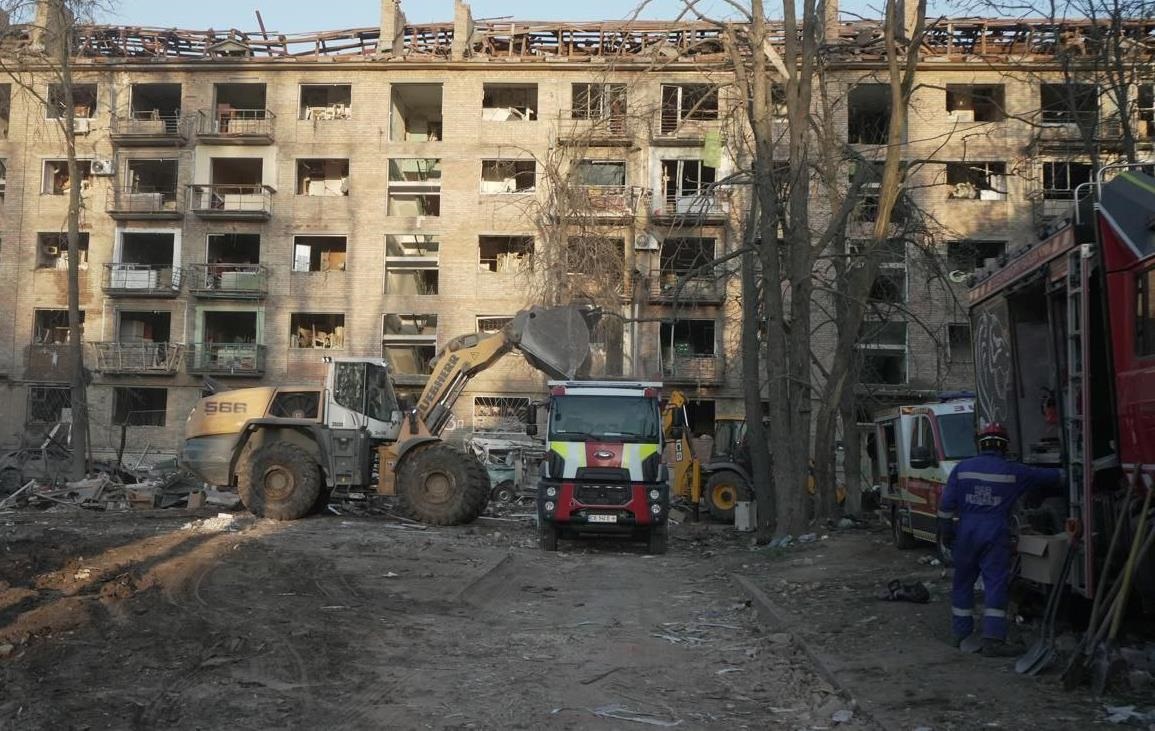 В Києві завершили рятувальну операцію після удару РФ по будинку
