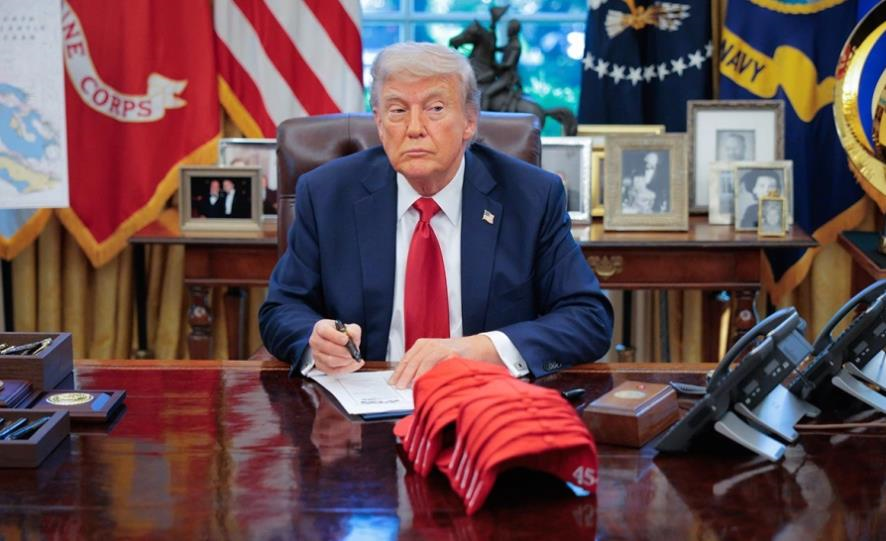 В офіційному магазині Дональда Трампа з’явилися кепки Trump 2028
