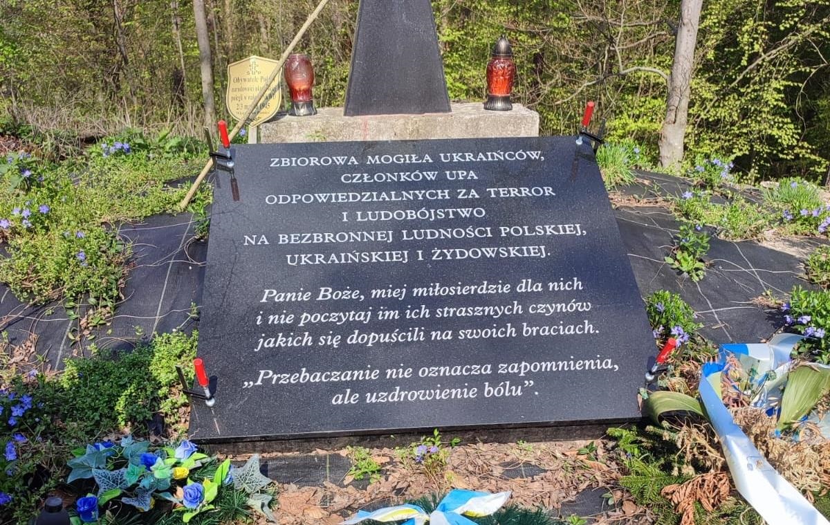 Вандалізм на могилі воїнів УПА: в Польщі розповіли подробиці
