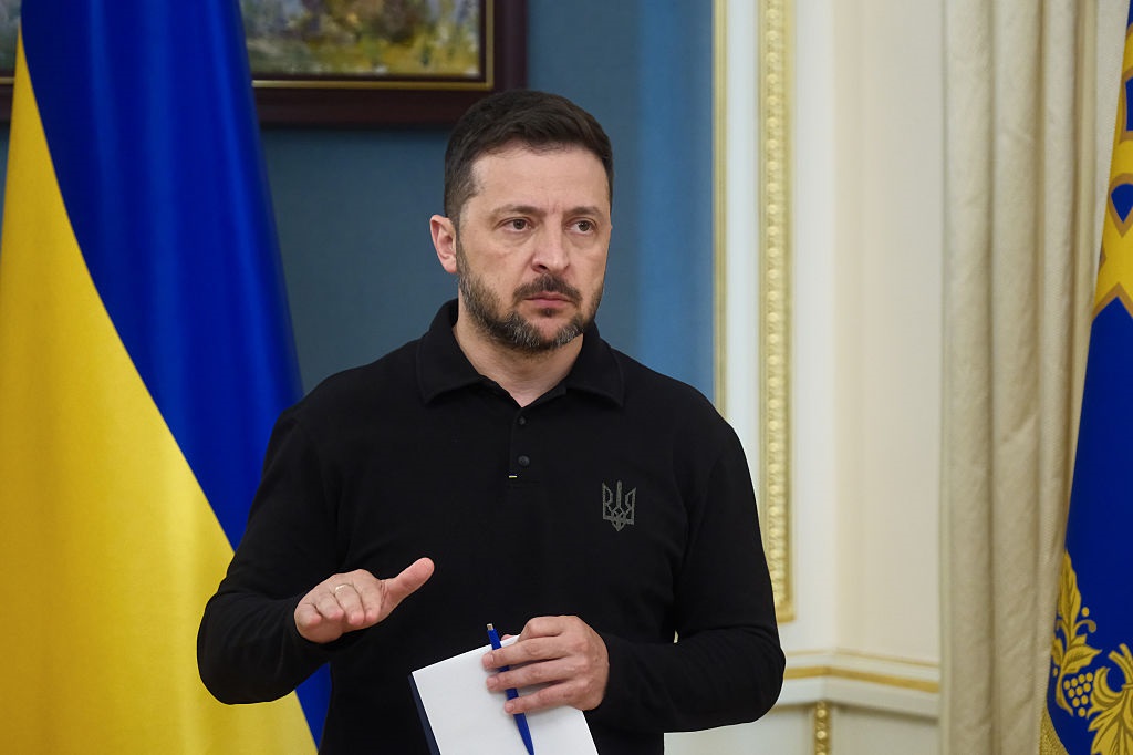 Зеленський заслухав доповідь Сирського