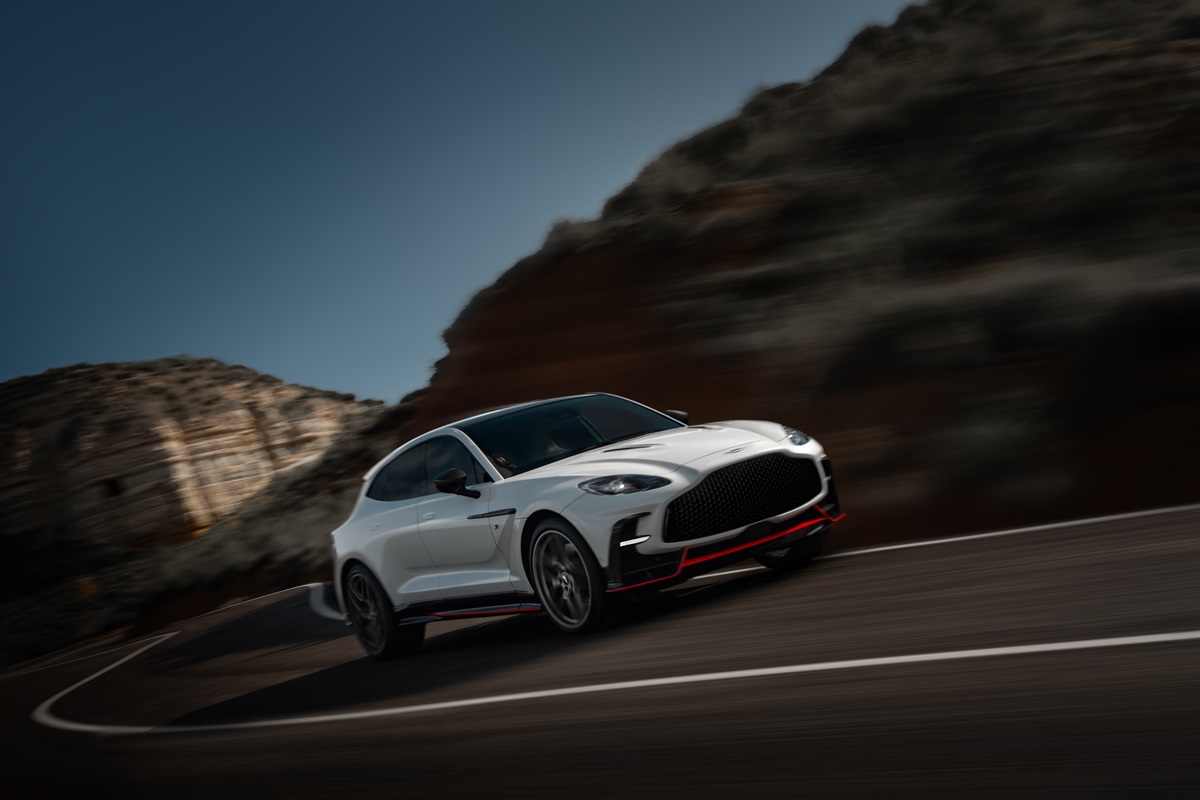 Aston Martin показала найпотужніший кросовер у світі