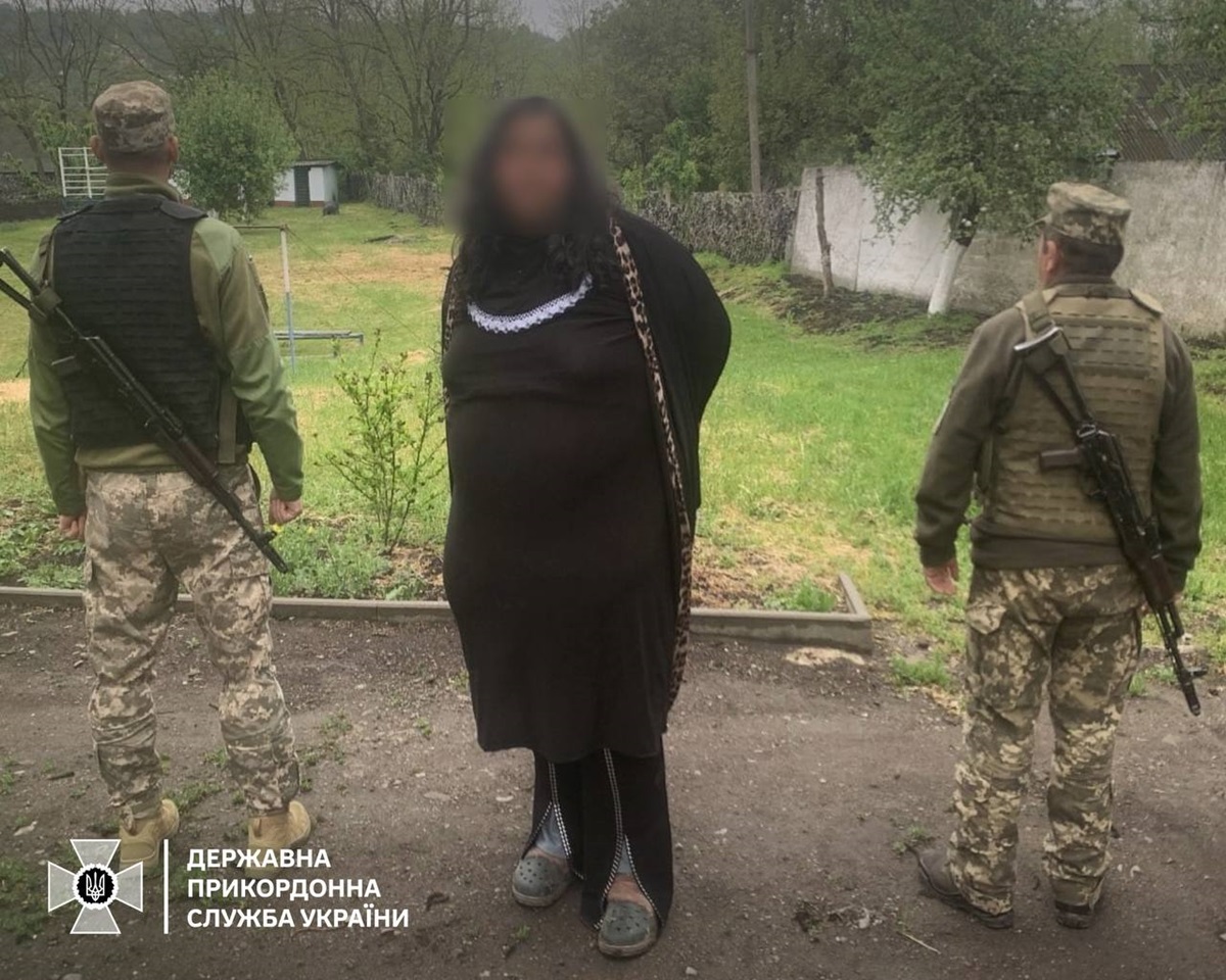 Чоловік у жіночому вбранні намагався перетнути кордон з Молдовою