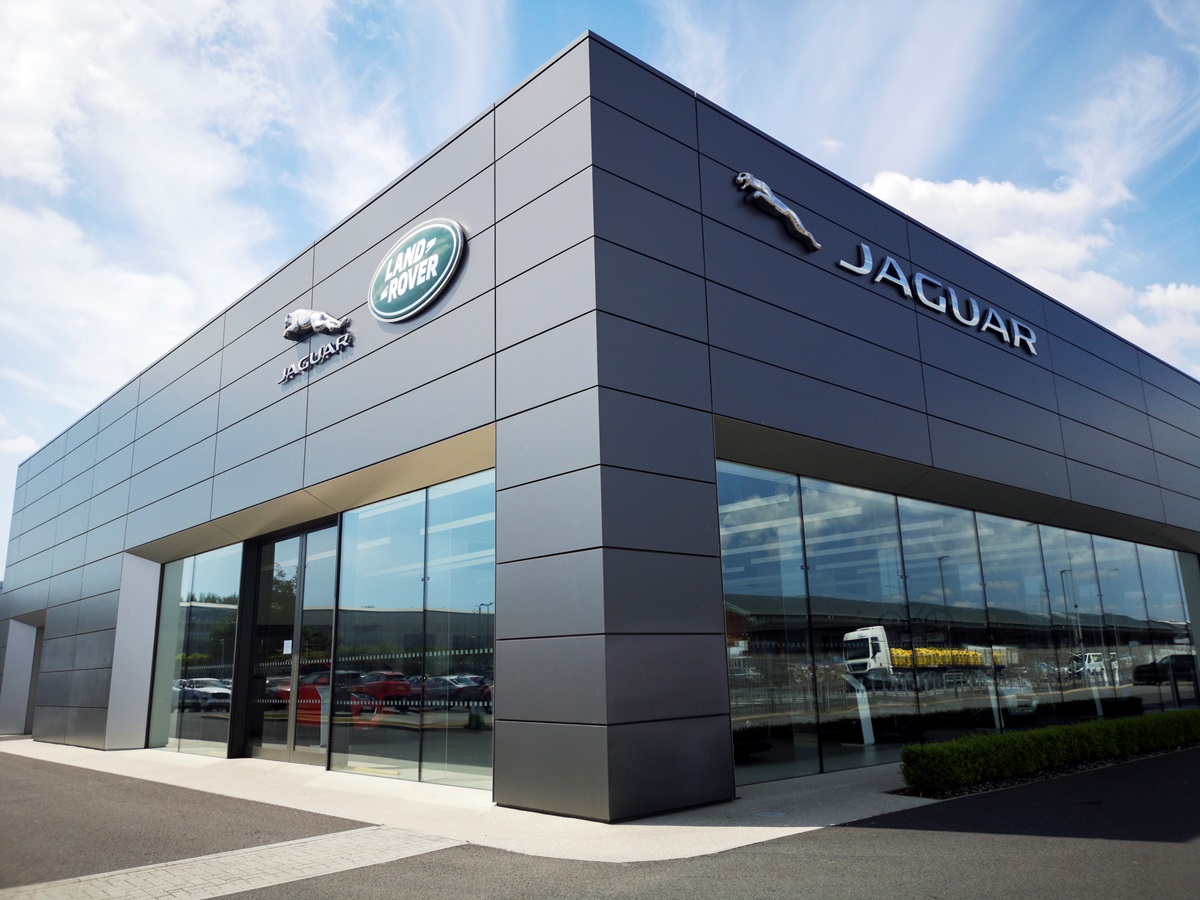 Jaguar Land Rover відновила експорт авто до США