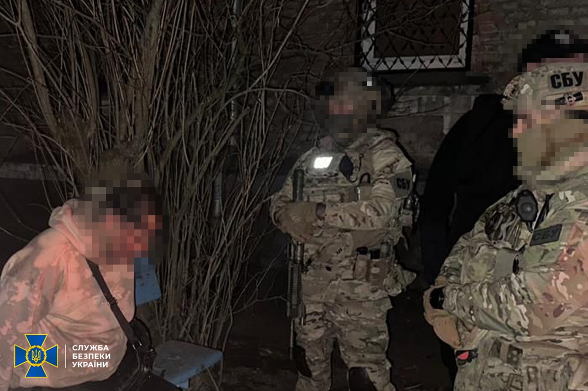 СБУ затримала  чотирьох торговців “трофейною” зброєю