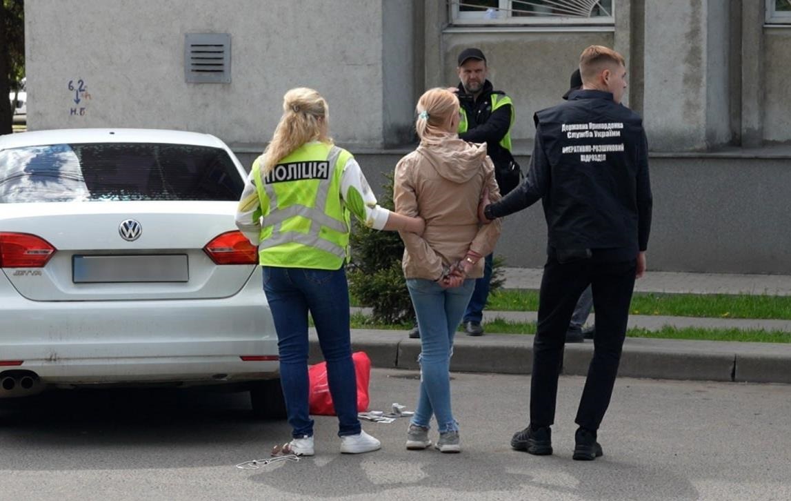 В Сумах затримали жінку, що намагалася продати своє немовля