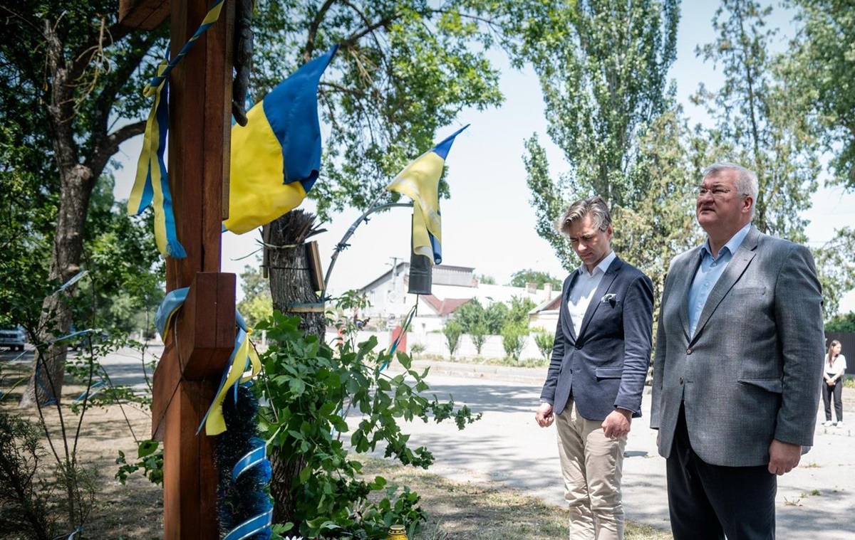 Голова МЗС Литви першим з іноземних урядовців відвідав Херсон
