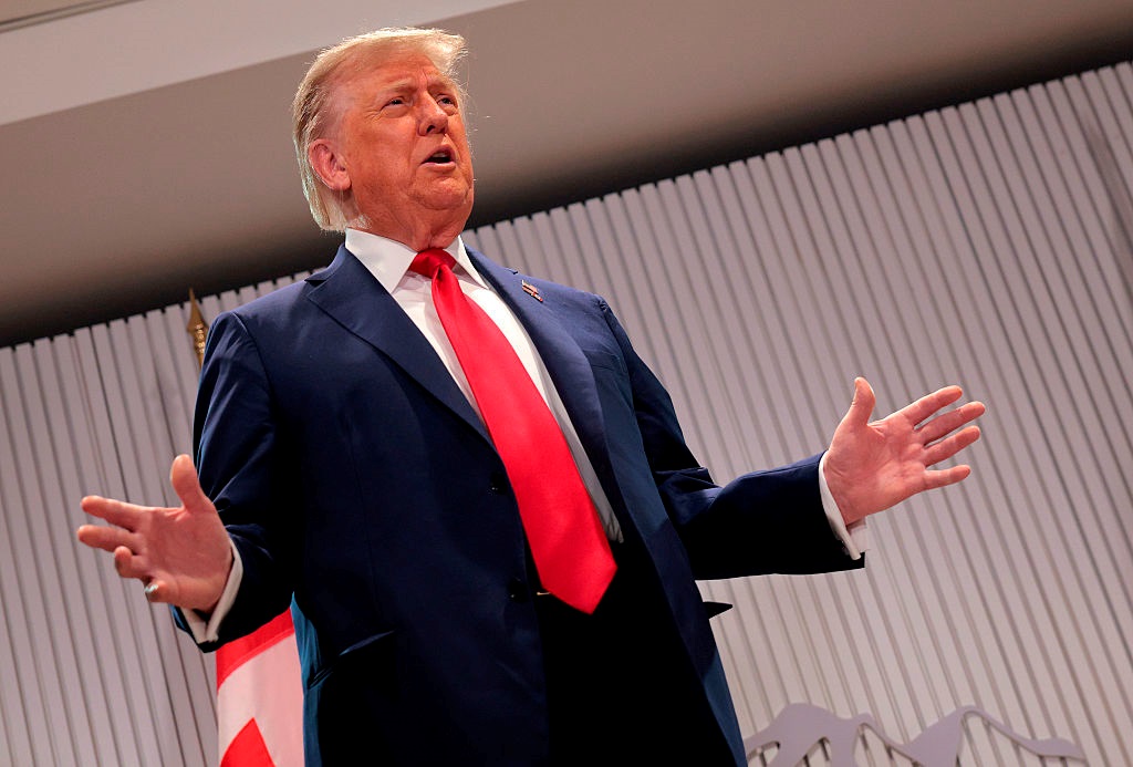 Трамп запустить мобільний оператор Trump Mobile