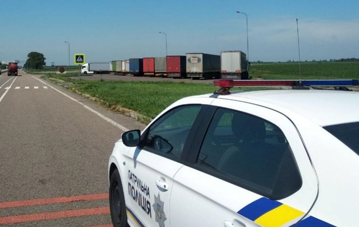 У Києві через спеку ввели обмеження руху вантажівок