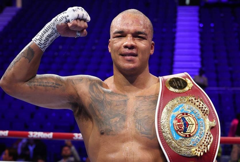 Вордлі побачив недосконалість Усика і не має наміру поступатися йому в бою