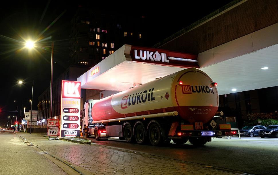 США відмовили “маріонетці Кремля” в купівлі активів Лукойлу