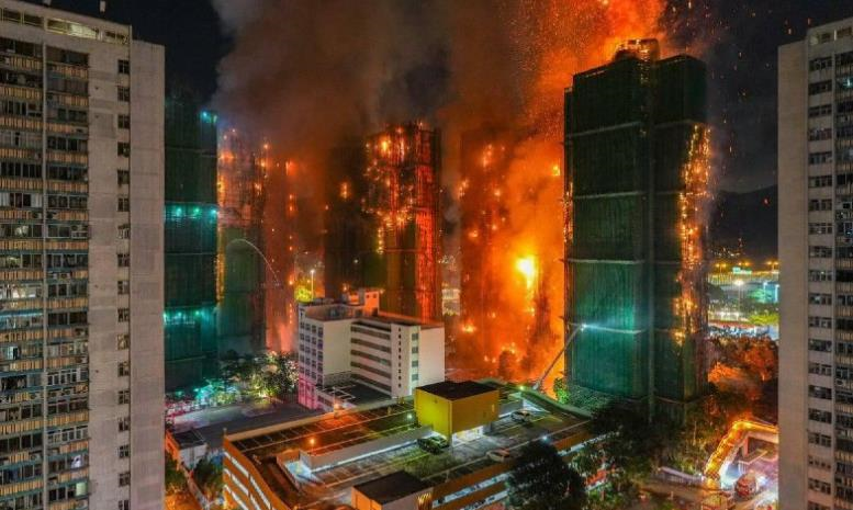 У Гонконзі палають кілька хмарочосів, 13 загиблих