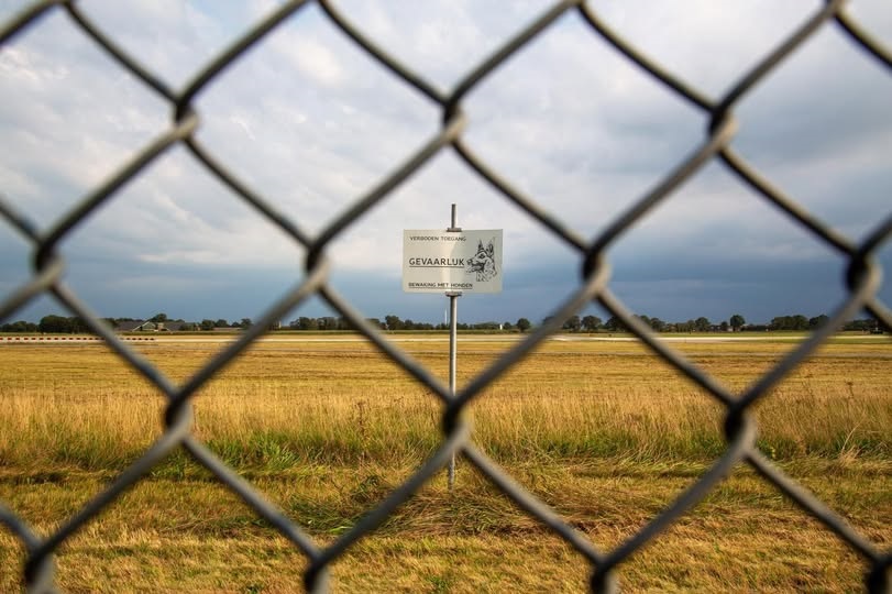 Новини світу - У Нідерландах військові відкрили вогонь по БПЛА над авіабазою