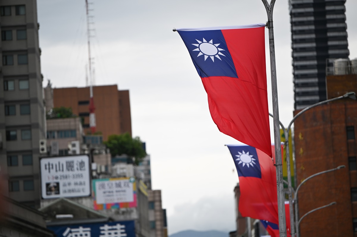 Жителі Тайваню отримають посібники на випадок війни з Китаєм