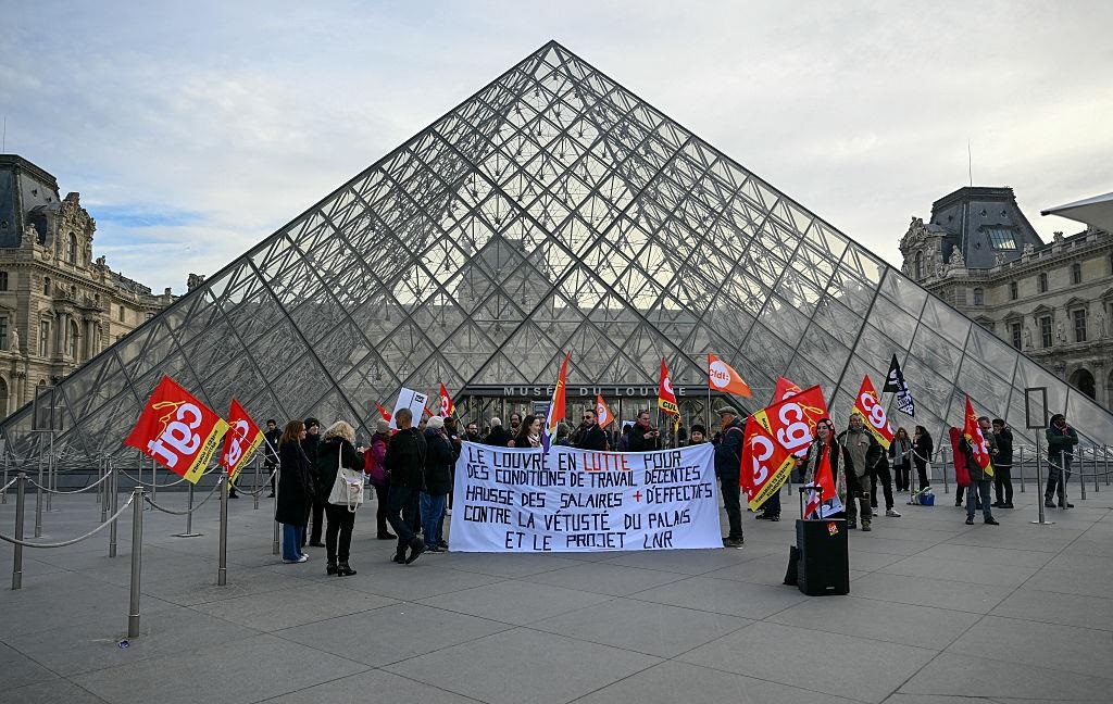 Лувр закрили через страйк працівників музею