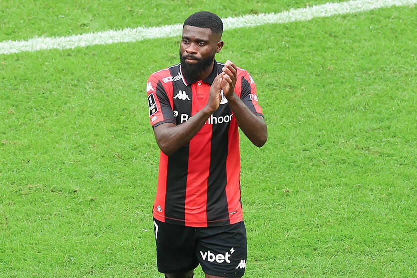 Новини спорту - Напад фанатів: гравці Ніцци відмовляються виходити на поле